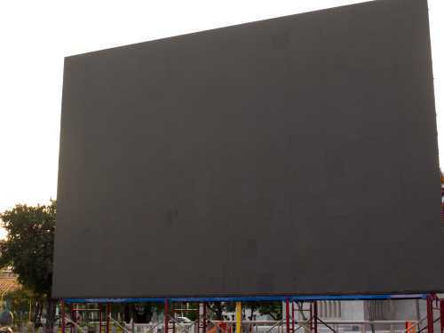 4LIVE-Ecran-LED-183205594-comp-500px ecran geant / ecran LED / cinema en plein air